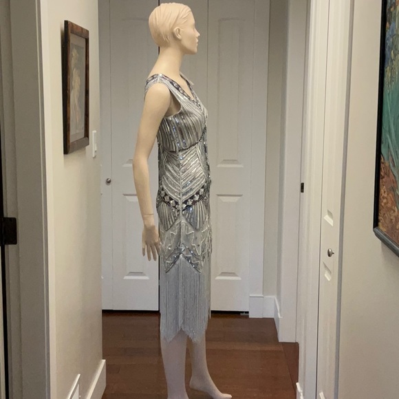 NWT Uijiu Women’s Silver 1920s Reproduction Dress Size XS - Picture 6 of 11